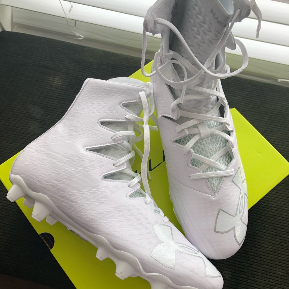 NWOT Under Armour cleats